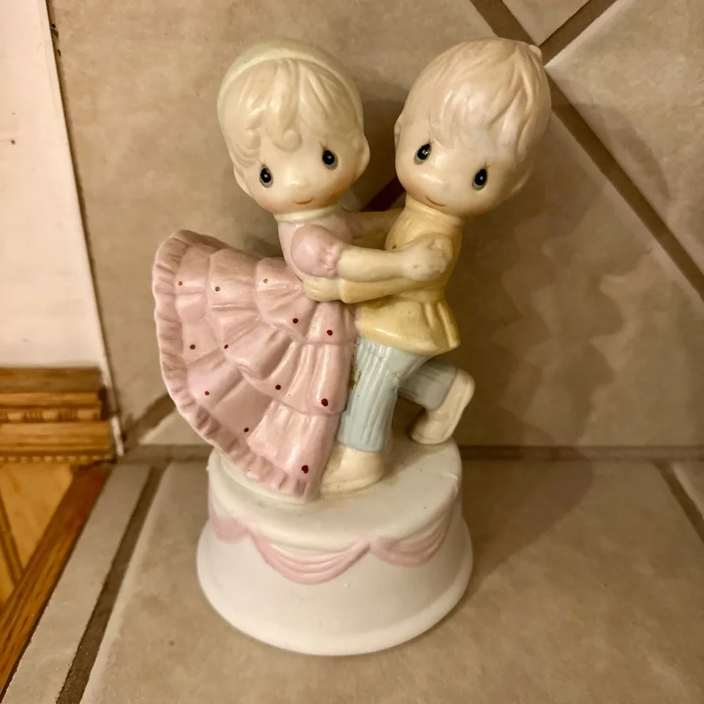 Precious Moments Music Box - Picture 2 of 3